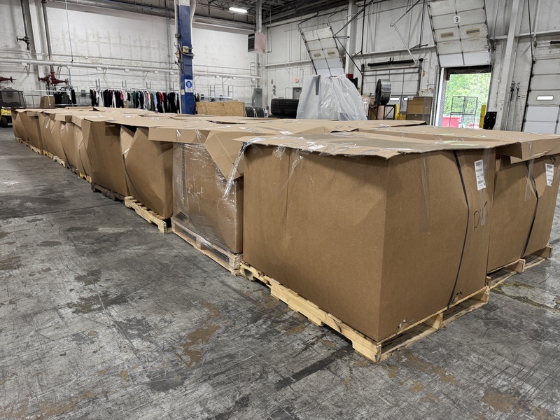 Luxury Retailers Apparel Pallet - High-Volume Name-Brand Inventory - Image 2