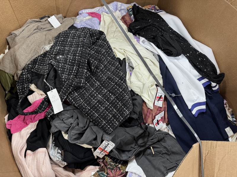 Luxury Retailers Apparel Pallet - High-Volume Name-Brand Inventory - Image 5