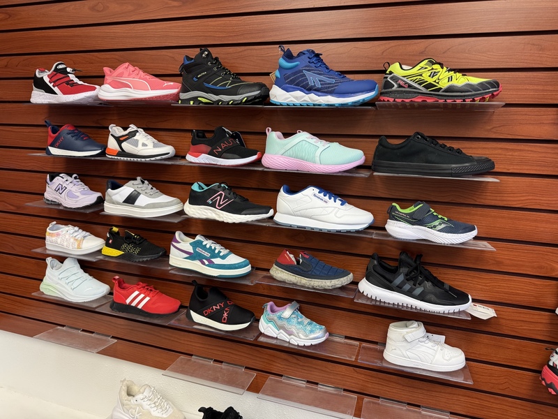 Brand New Athletic Shoes Pallet – Mixed Name Brands - Image 11