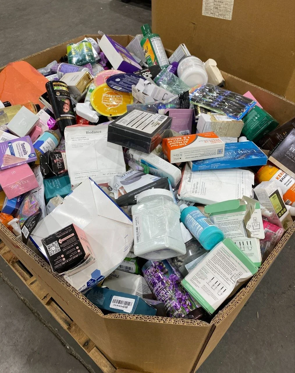 Health & Beauty Liquidation Pallet – Assorted Skincare & Beauty Items Lot 1 - Image 9