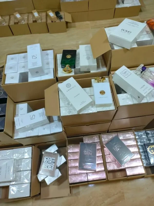 mixed original perfumes pallet