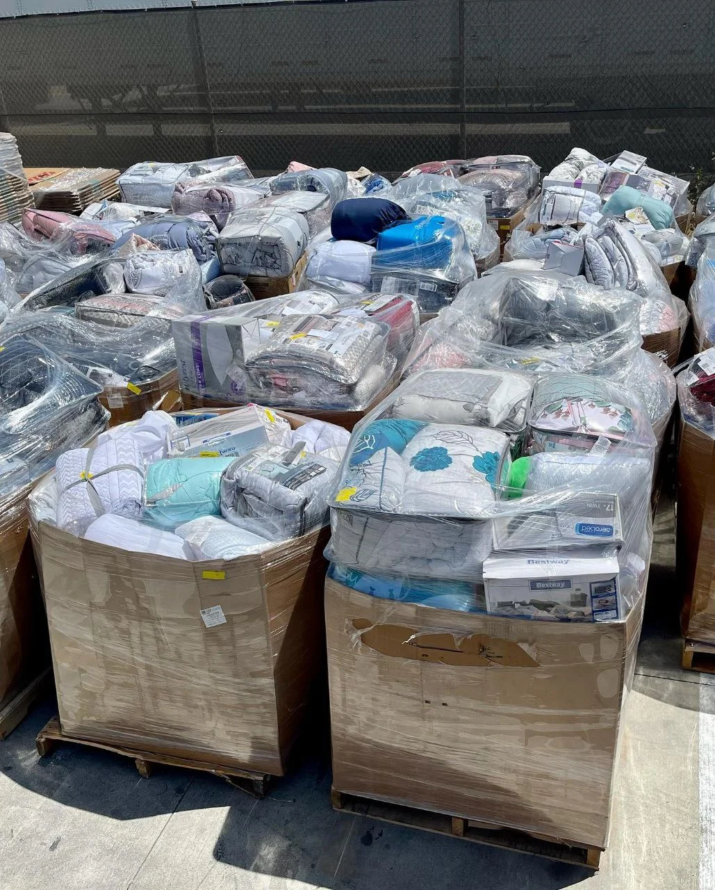 Bedding Accessories Pallet – Brand New Comforters, Sheets & More - Image 4